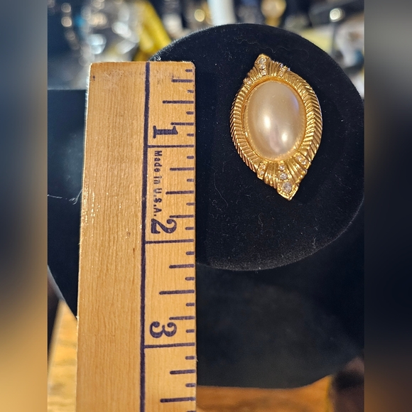 Vintage goldtone brooch w/ rhinestones - Picture 2 of 6